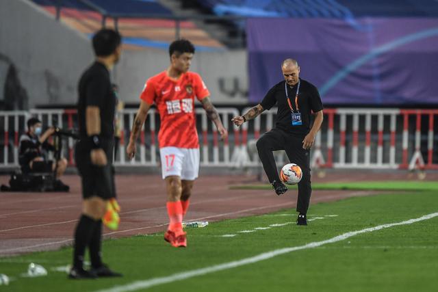 赵继伟19+7辽宁不敌同曦 周鹏20分深圳胜江苏